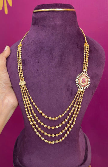 Step chain with side locket
