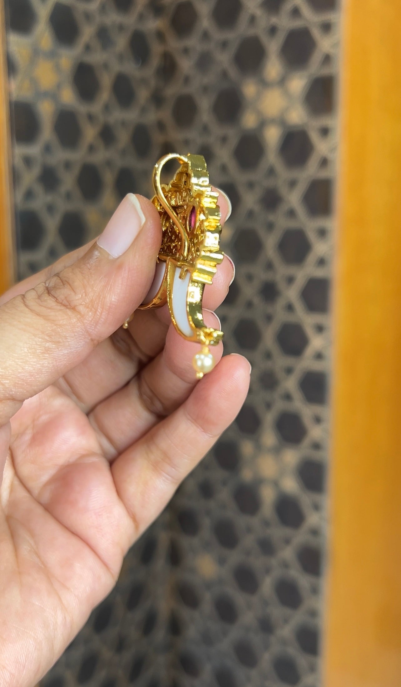 Locket LK001