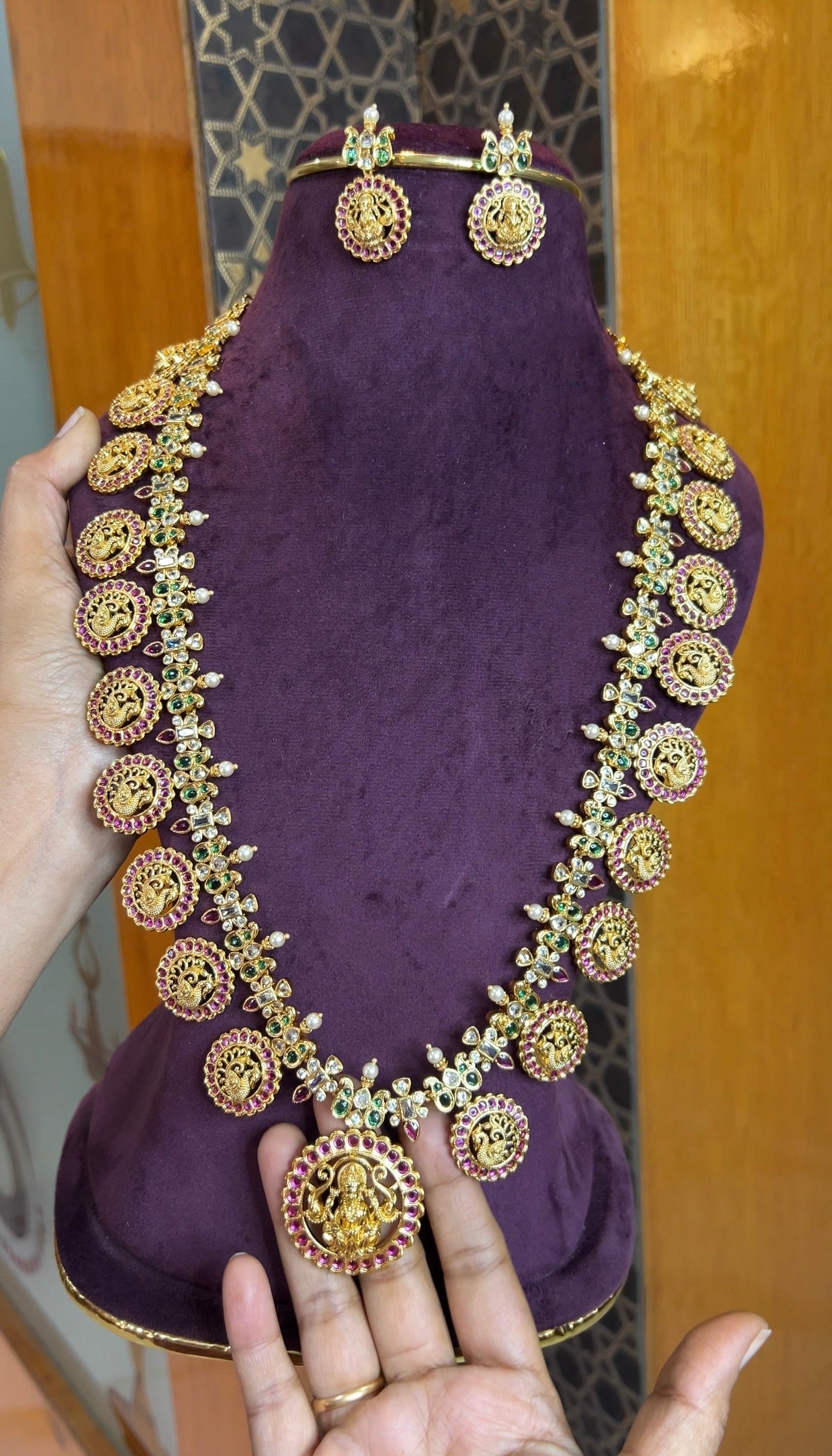 Nakshi Bottumala Haram HR028