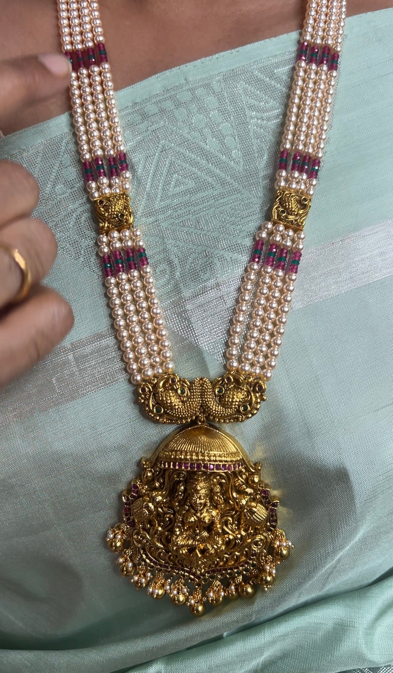 Swarovski pearls chain with Nakshi locket set 24inches BCH070