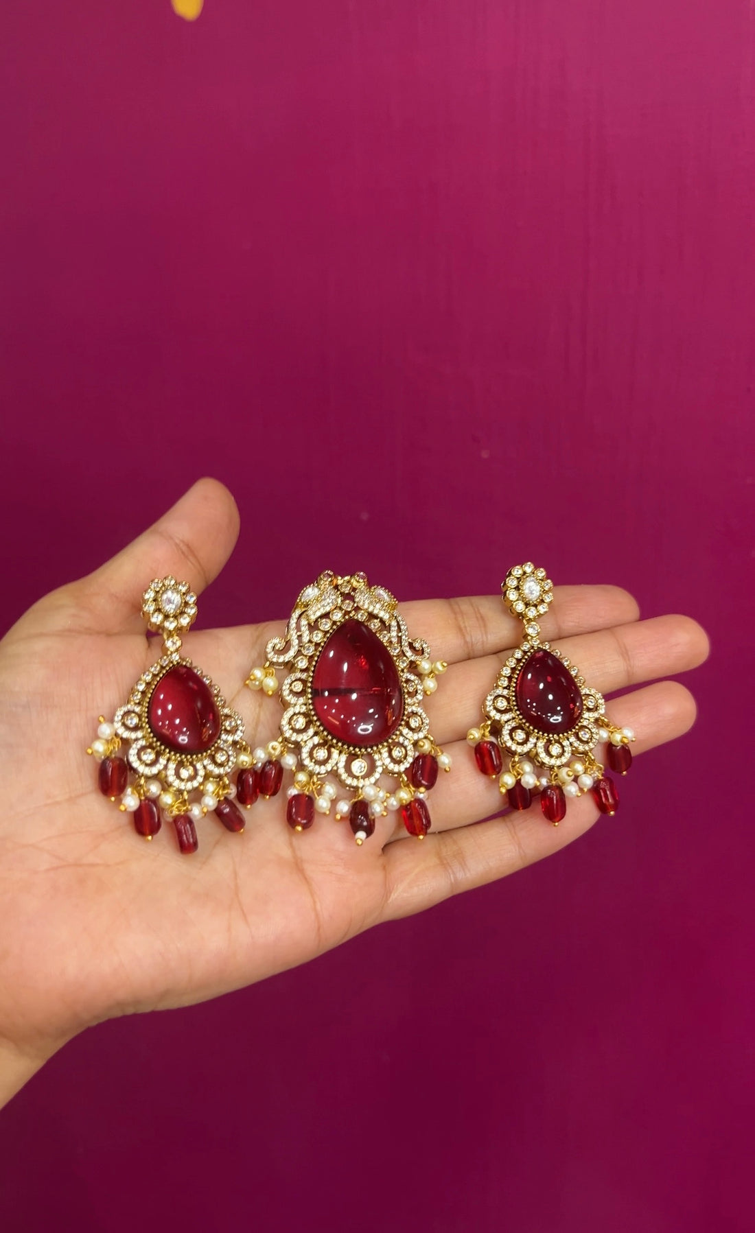 Mehendi Victorian locket set