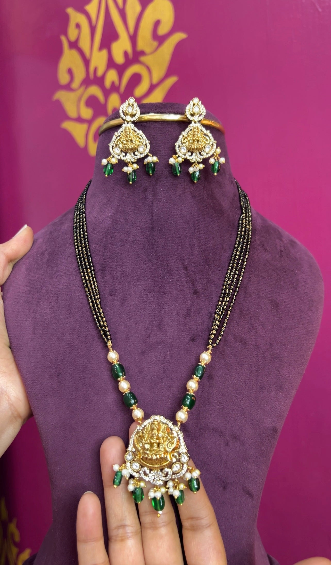 Black beads 21inches BB048