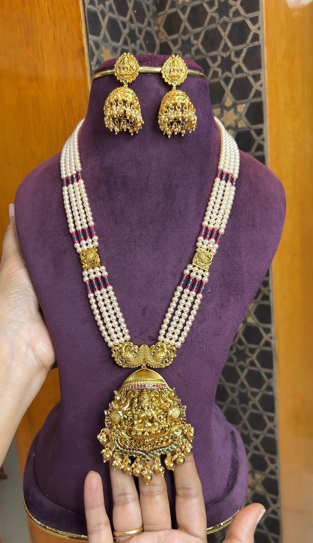 Swarovski pearls chain with Nakshi locket set 24inches BCH070