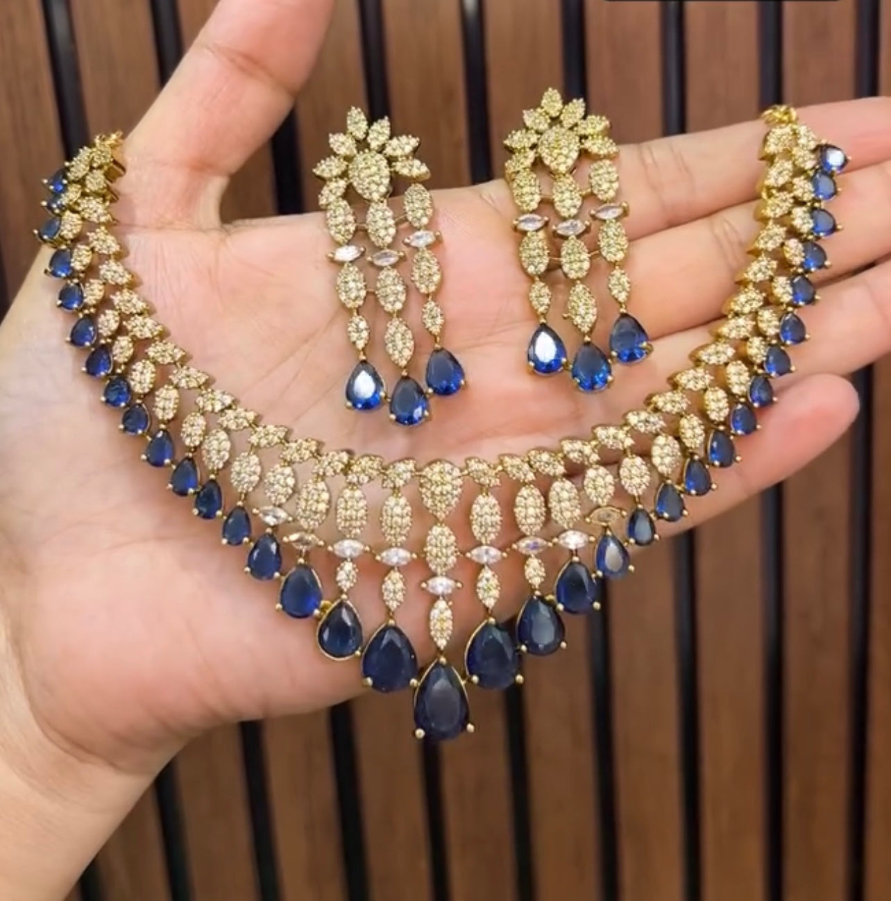 Mehendi Victorian necklace