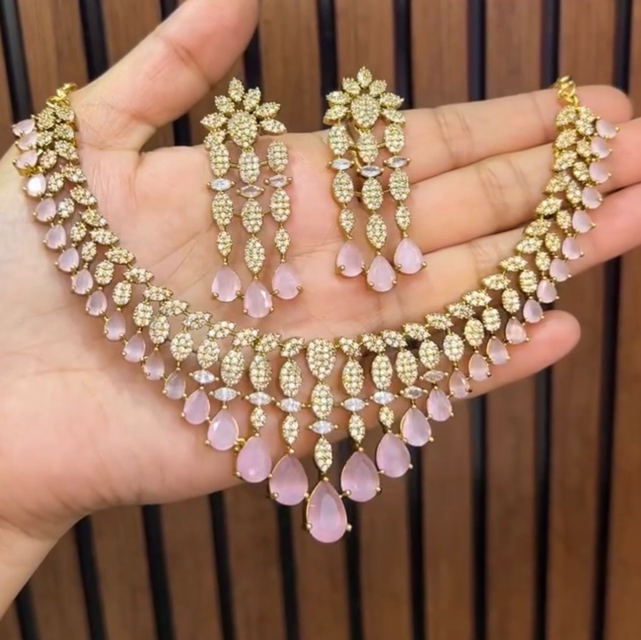 Mehendi Victorian necklace