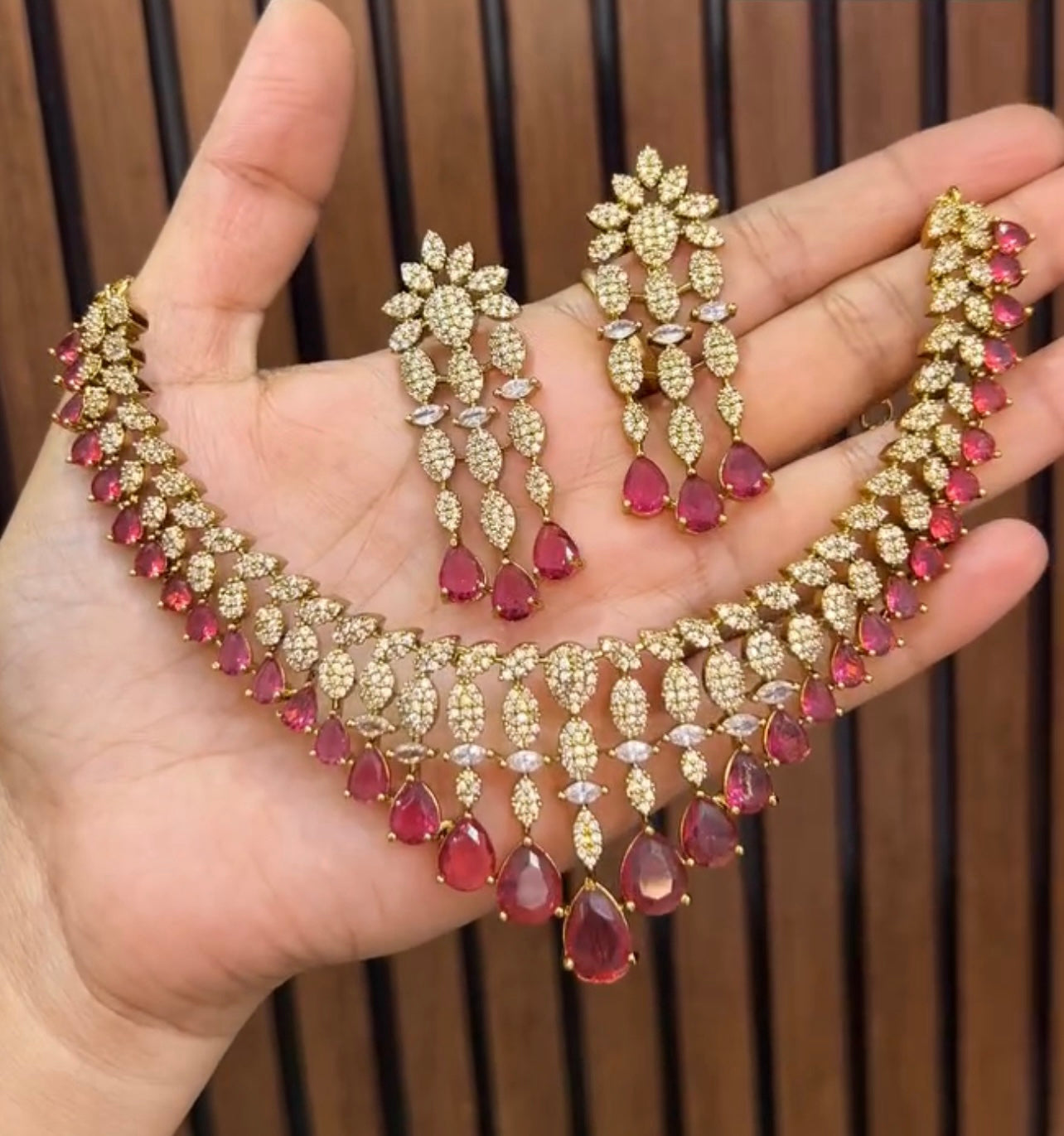 Mehendi Victorian necklace
