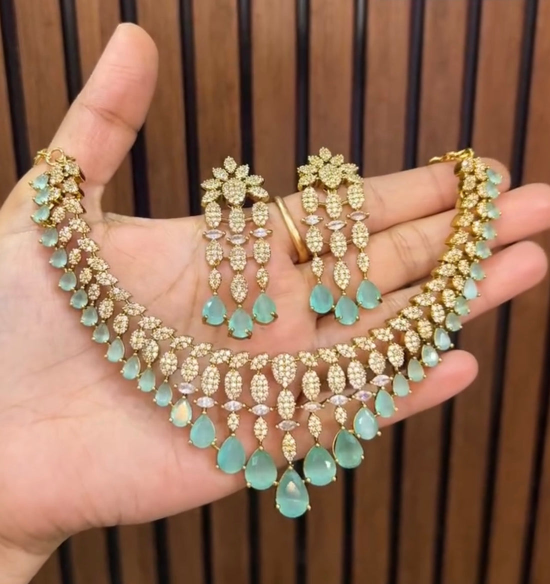 Mehendi Victorian necklace