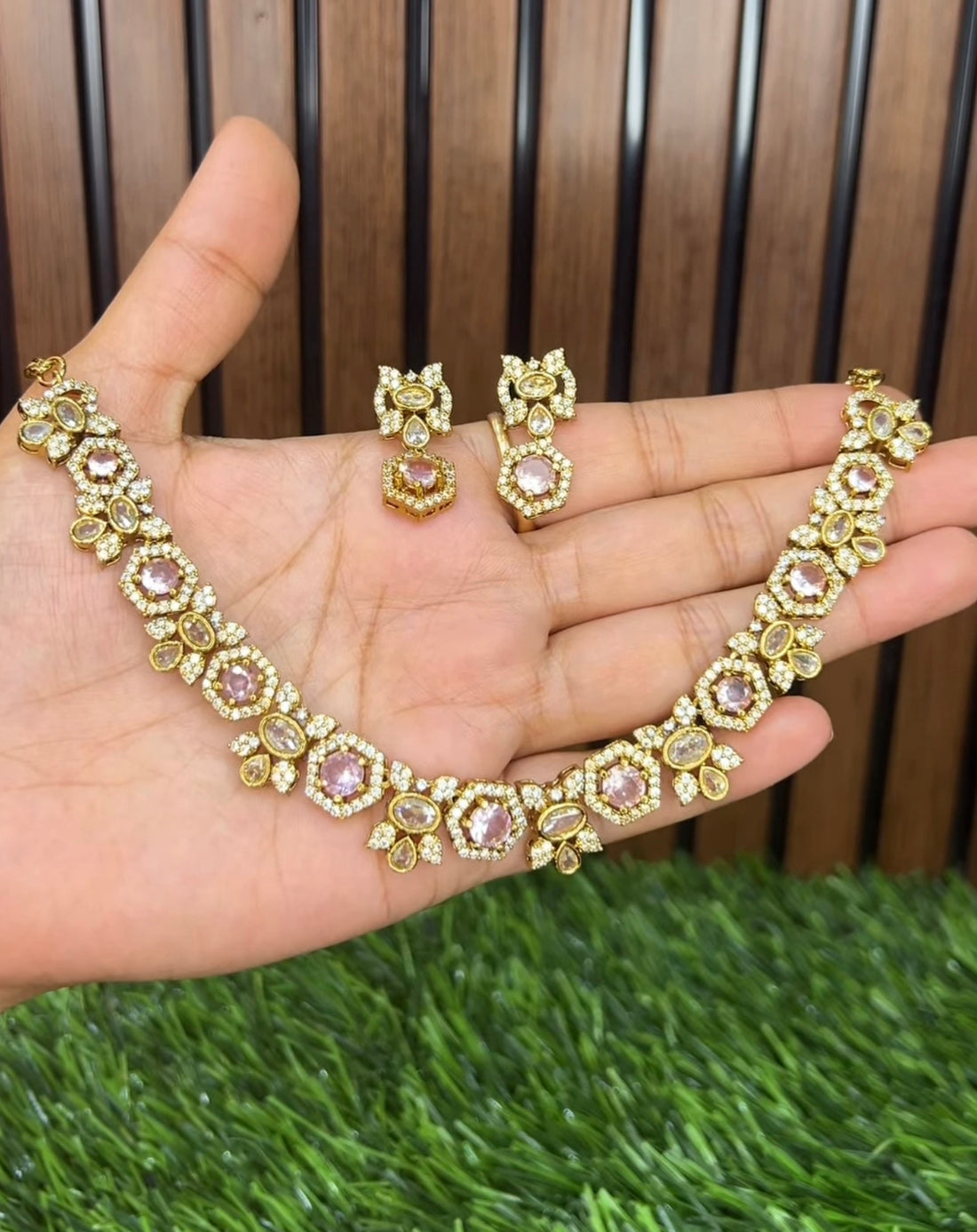 Mehendi Victorian necklace