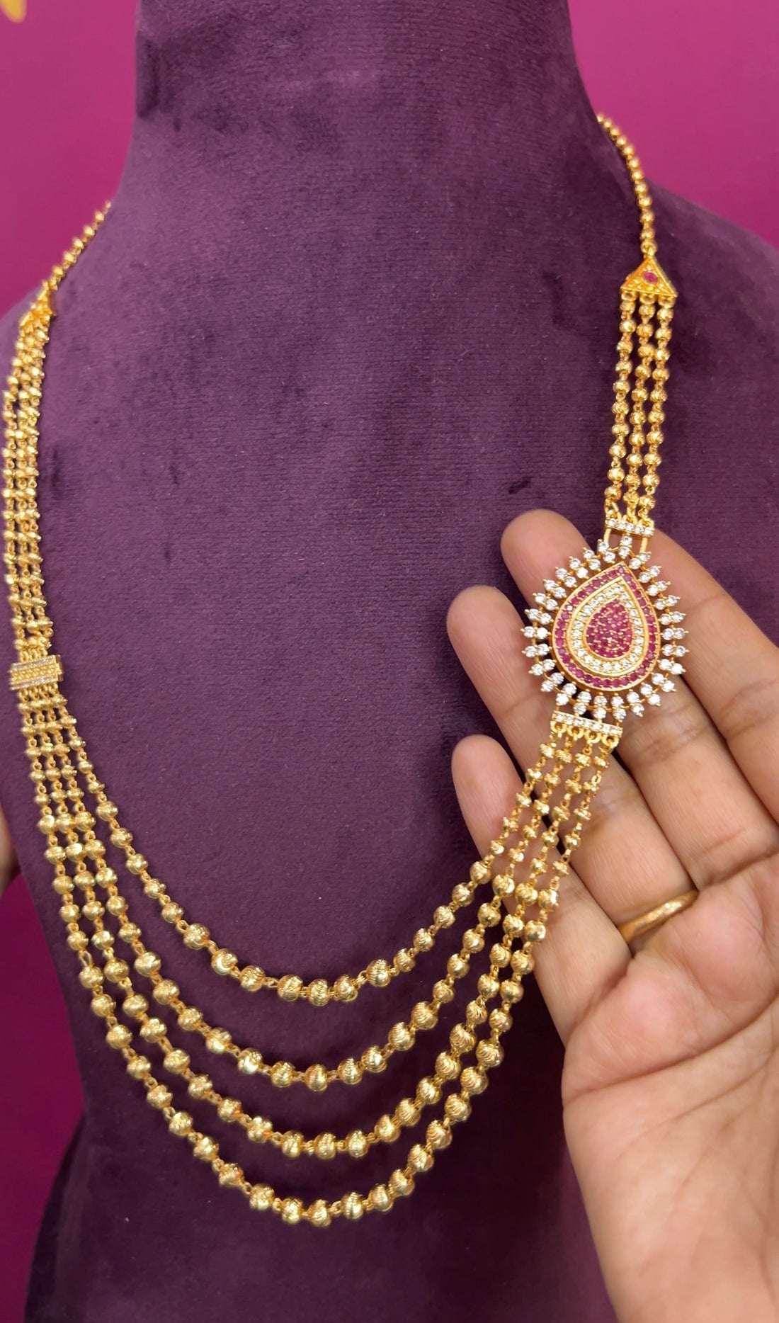Step chain with side locket