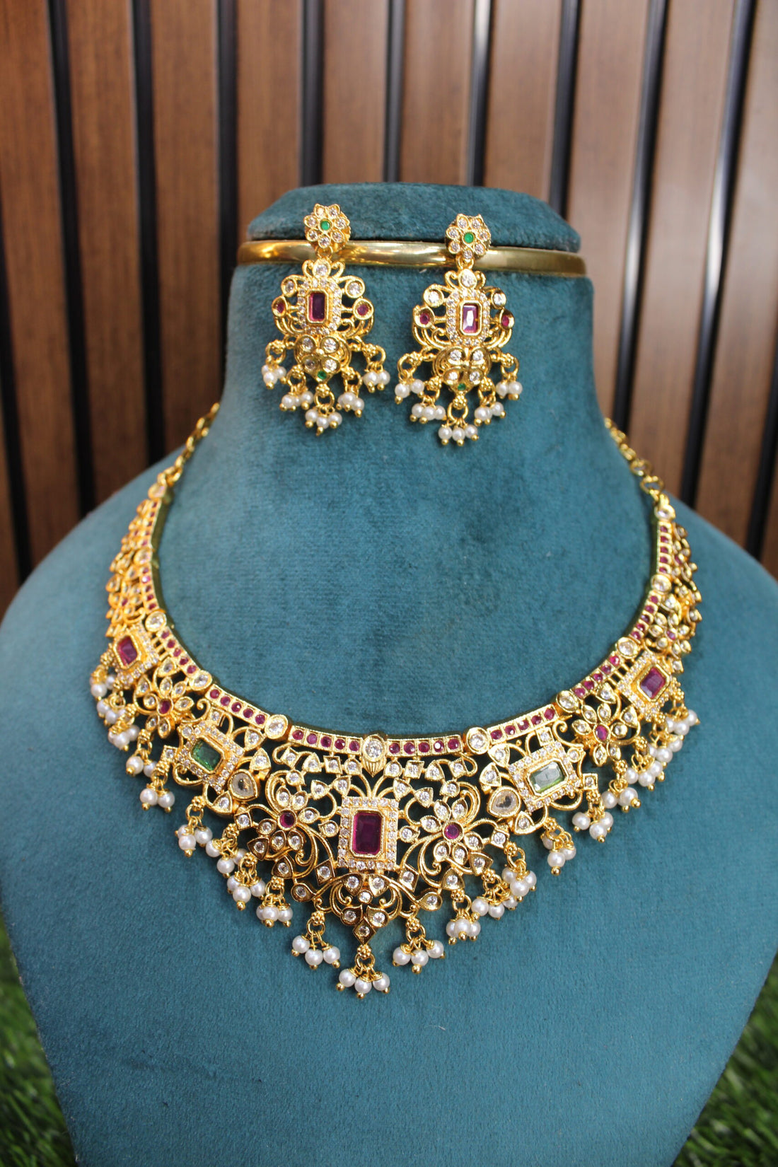 NECKLACE
